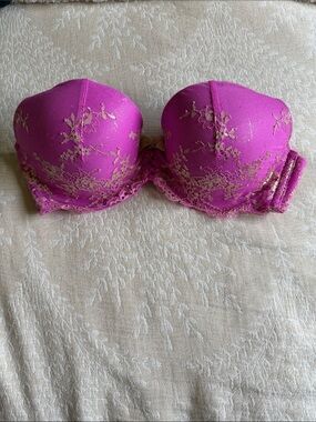 Victoria’s Secret Hot Pink Laced Padded Demi-Buste Coussine